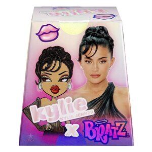 Bratz x Kylie Jenner‎ with 2 Mini Collectibles Inside 2023 - New in Box
